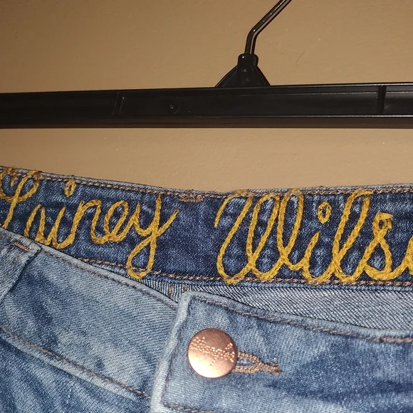 Lainey Wilson Bell Bottom Women Jeans 32"x32" - Picture 3 of 6